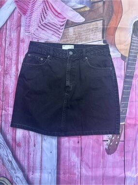 Classic Black Denim Mini Skirt with Back Pockets